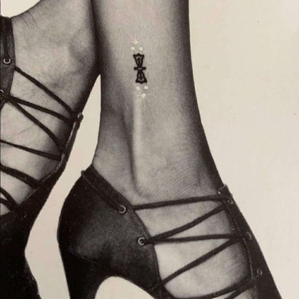 Round The Clock Pantyhose With Diamonds Applique